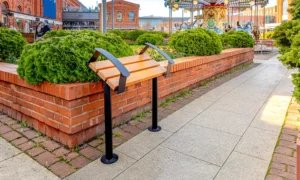 Visoka klupa za naslanjanje s rukonaslonom Skarabeus