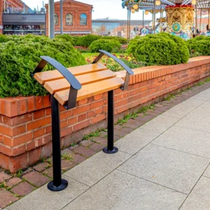 Visoka klupa za naslanjanje s rukonaslonom Skarabeus