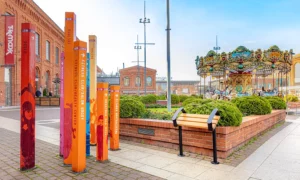 Visoka klupa za naslanjanje s rukonaslonom Skarabeus