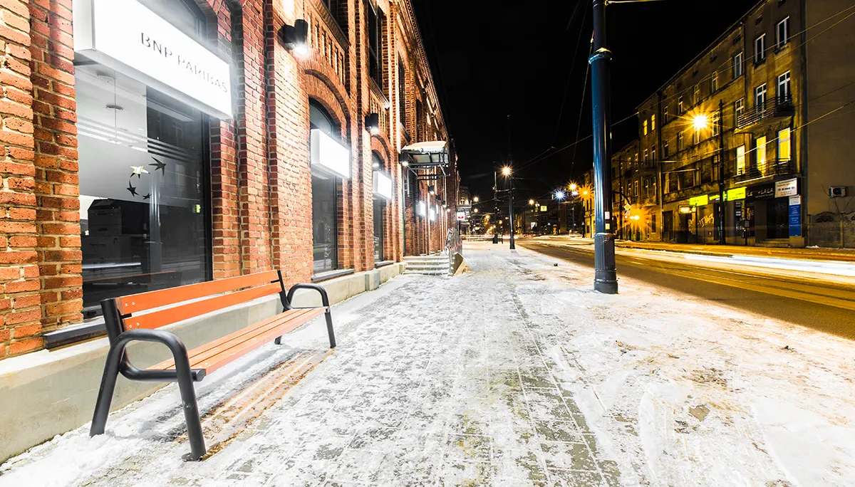 Kiša i vjetar – hoće li se uništiti klupe?