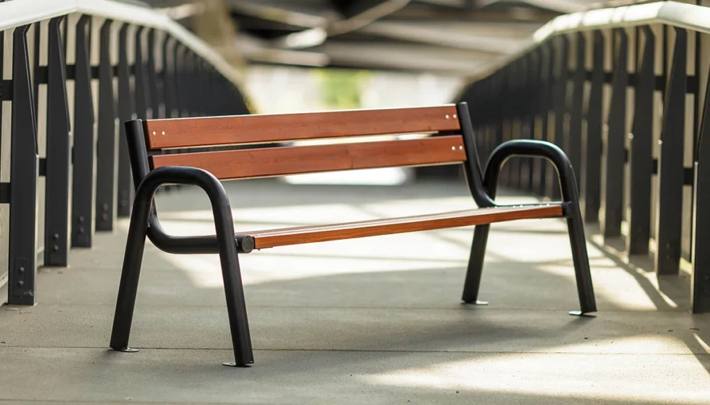 Gradske klupe od čelika ili lijevanog željeza?