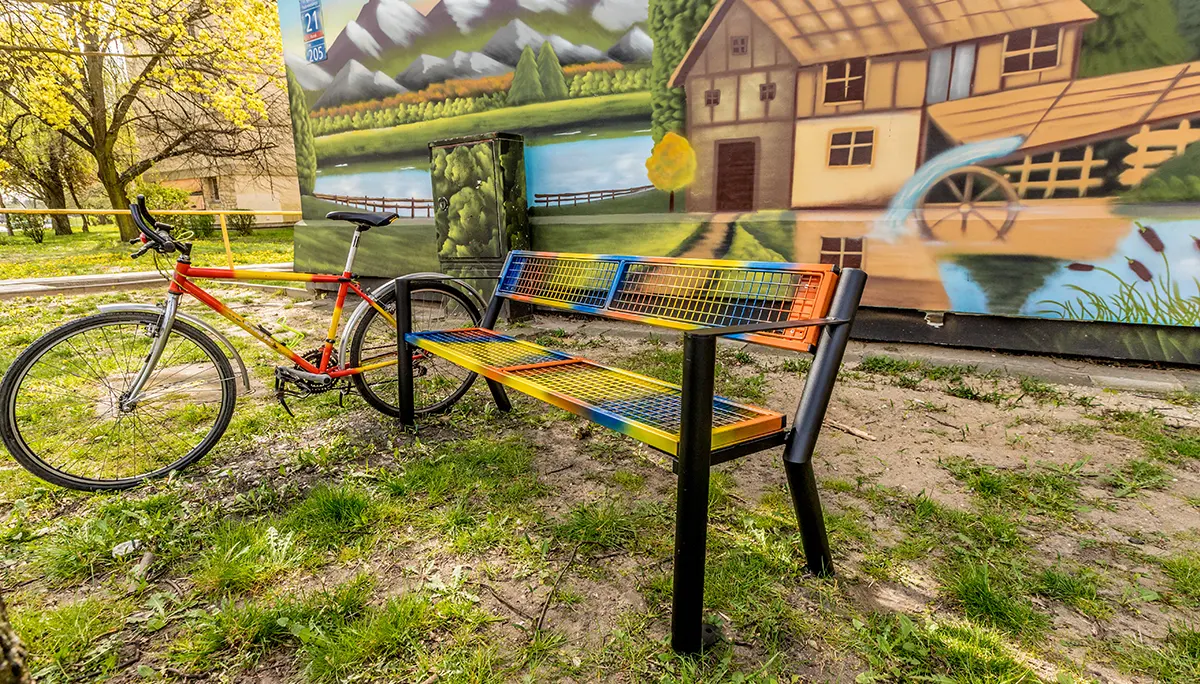 Poigrajmo se bojama – nove čelične klupe