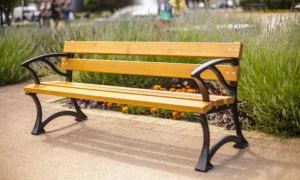 Klupa Lodz s rukonaslonom