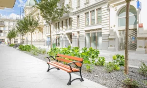 Klupa Lodz s rukonaslonom