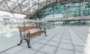 Klupa Vienna s rukonaslonom