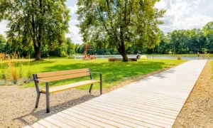 Lavička Gladiátor s lakťovou opierkou