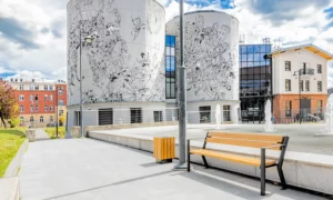 Lavička Gladiátor s lakťovou opierkou