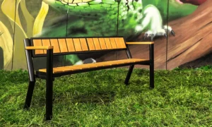 Klupa Gladiator Prestige s drvenim rukonaslonom