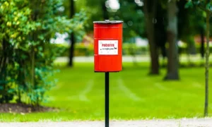 Koš za pseći izmet Tobi