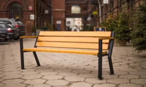 Klupa Gladiator Bis s drvenim rukonaslonom