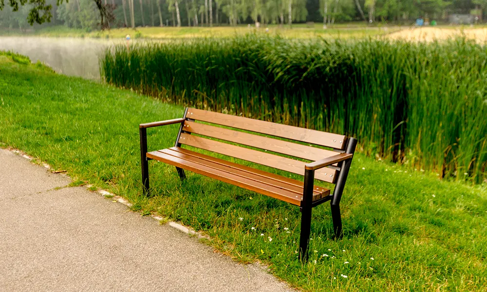 Klupa Gladiator Bis s drvenim rukonaslonom