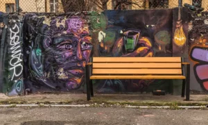 Klupa Gladiator Bis s drvenim rukonaslonom