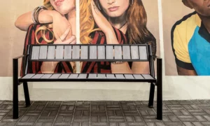 Parková lavička Gladiator WPC s lakťovou opierkou