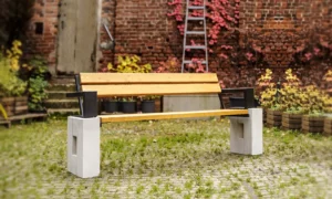 Klupa Roma s rukonaslonom