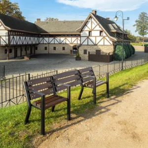 Klupa Agora s prostorom za invalidska kolica